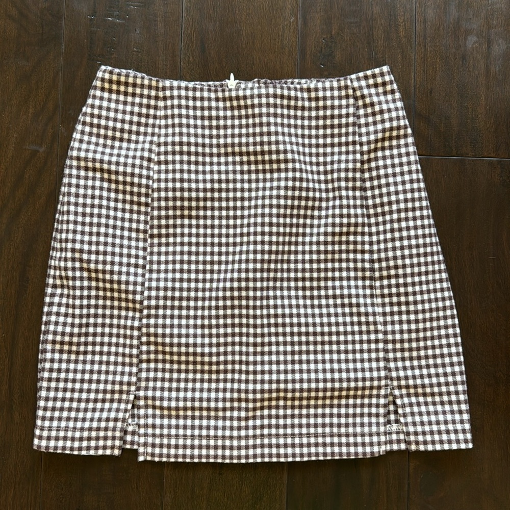 Plaid brown and white skirt in a Size 3
